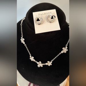 Beautiful Sparkling Necklace and Earrings Set!